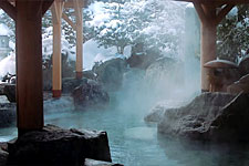 冬の露天風呂のイメージ